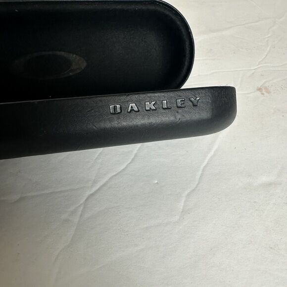 OAKLEY Eyeglass Sunglass Black Faux Leather Hard Clamshell Small CASE‎ ONLY - Picture 2 of 6